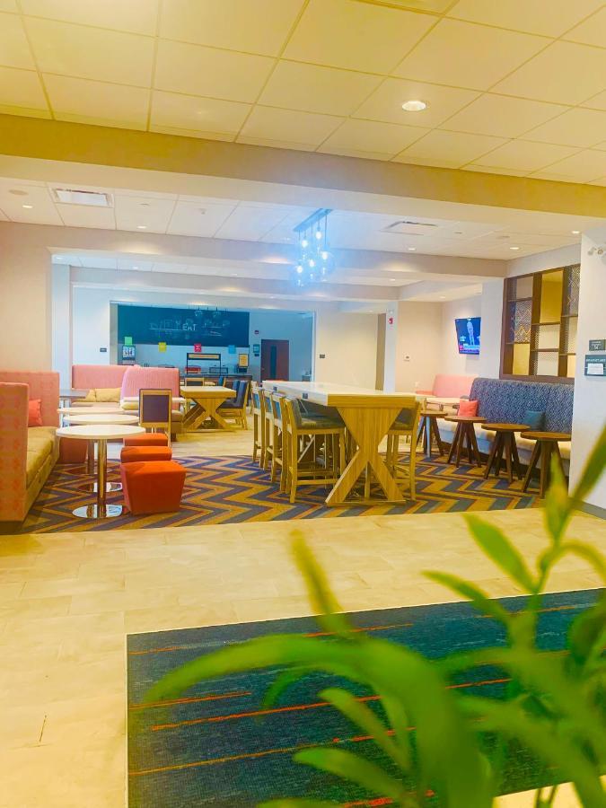 Hampton Inn By Hilton Port Hope Cobourg Exteriör bild
